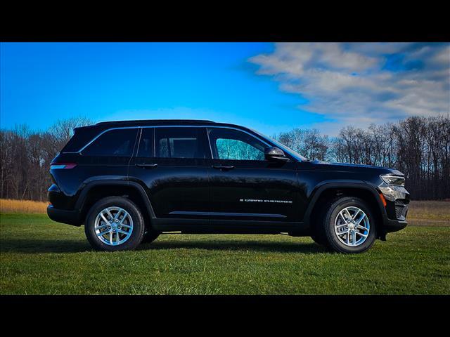 new 2025 Jeep Grand Cherokee car, priced at $39,990