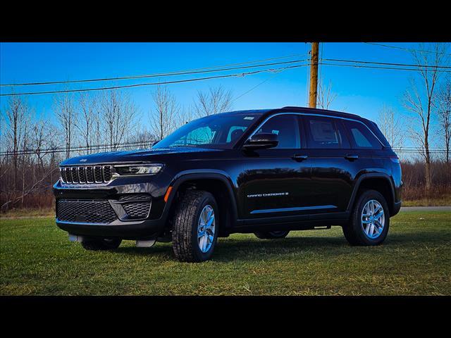 new 2025 Jeep Grand Cherokee car, priced at $39,990