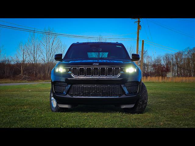 new 2025 Jeep Grand Cherokee car, priced at $39,990