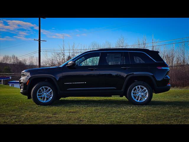 new 2025 Jeep Grand Cherokee car, priced at $39,990