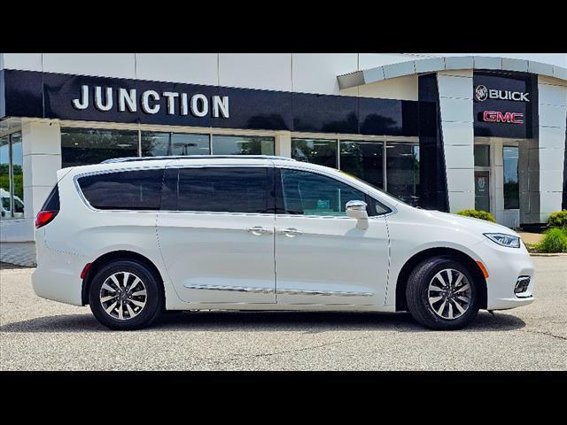 used 2021 Chrysler Pacifica Hybrid car, priced at $28,900