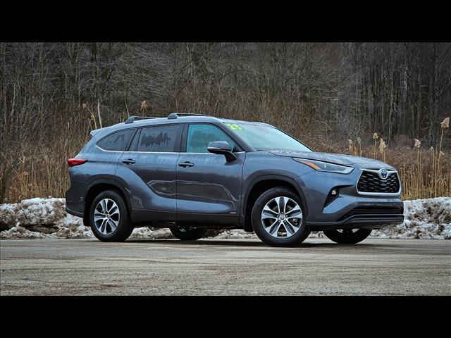 used 2023 Toyota Highlander Hybrid car, priced at $45,900