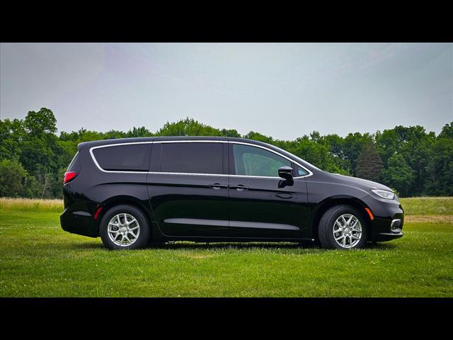 new 2025 Chrysler Pacifica car, priced at $42,524