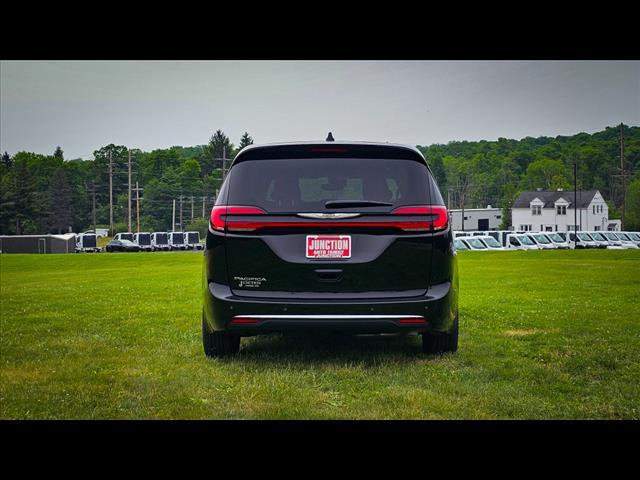 new 2025 Chrysler Pacifica car, priced at $42,524