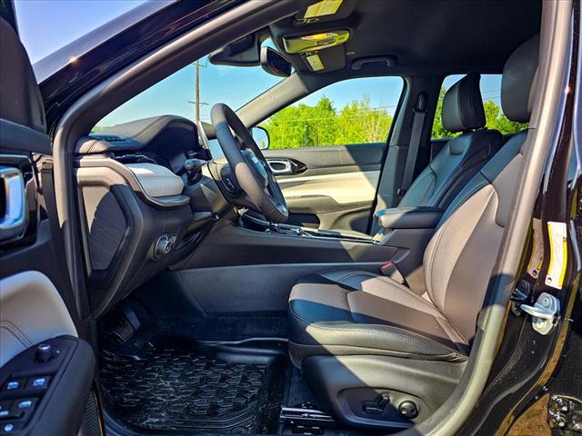 new 2025 Jeep Compass car, priced at $30,001
