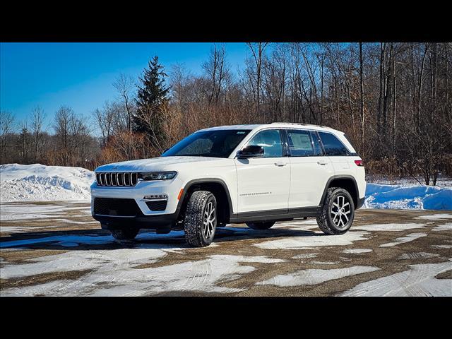 new 2025 Jeep Grand Cherokee car, priced at $45,278