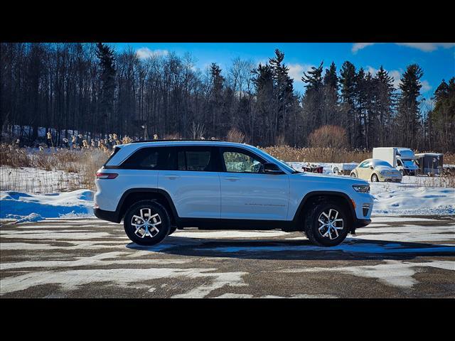 new 2025 Jeep Grand Cherokee car, priced at $45,278