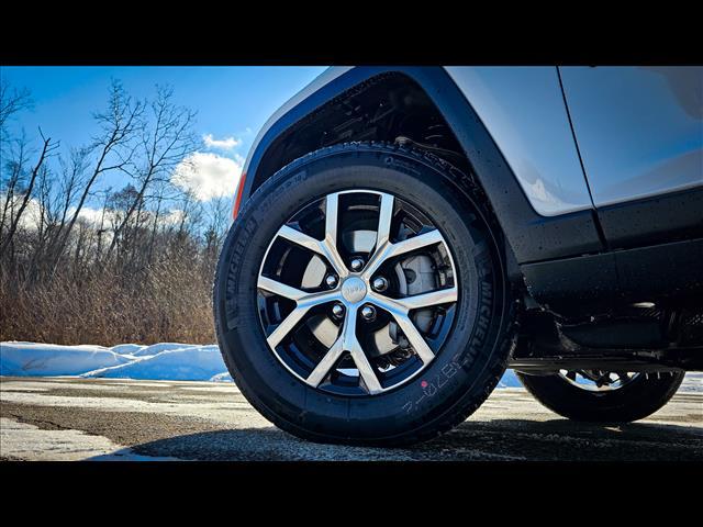 new 2025 Jeep Grand Cherokee car, priced at $45,278