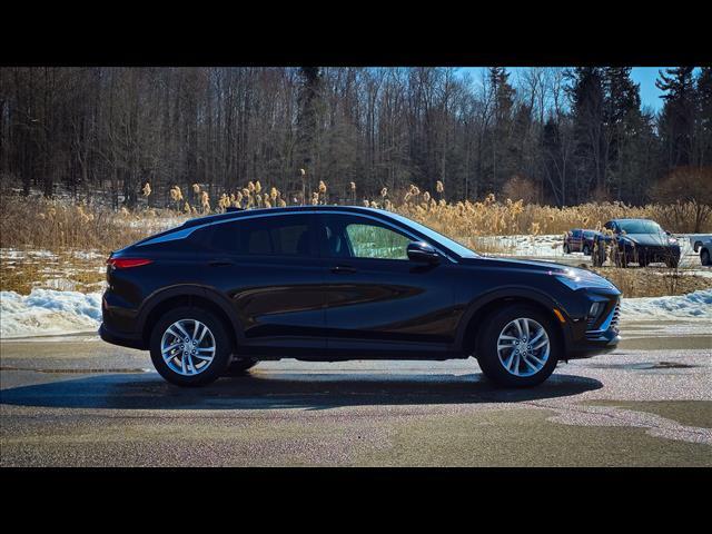 new 2025 Buick Envista car, priced at $26,280