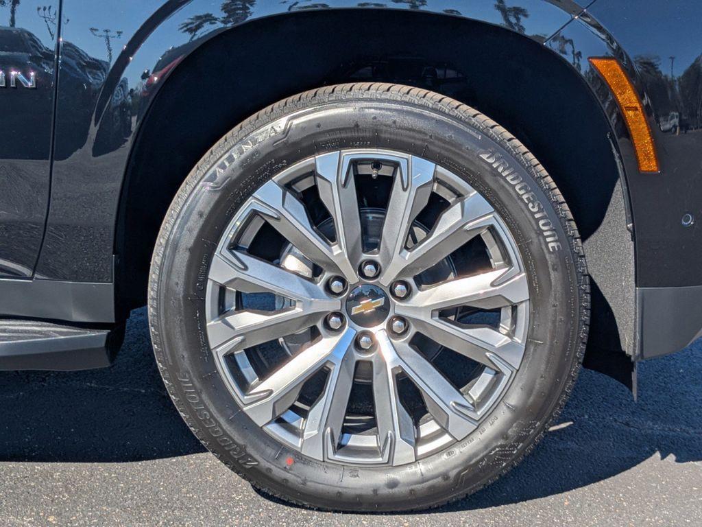 new 2025 Chevrolet Suburban car, priced at $77,695