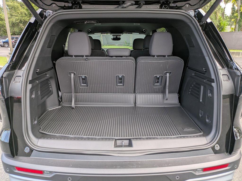 new 2026 Chevrolet Traverse car, priced at $43,740