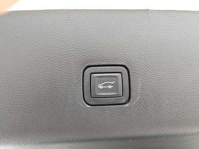 used 2022 Chevrolet Traverse car, priced at $35,788
