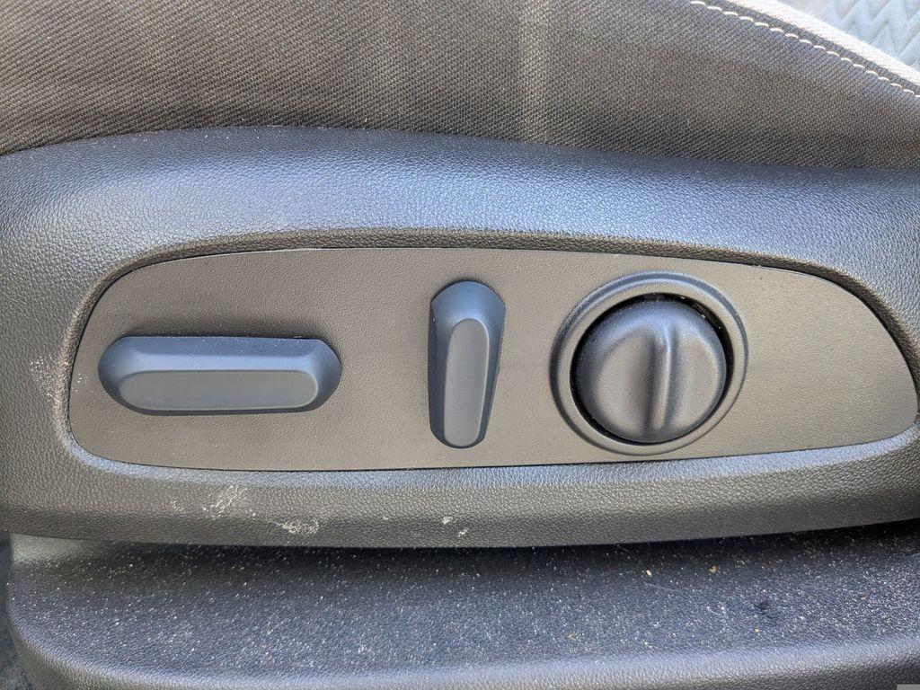 used 2023 Chevrolet Equinox car, priced at $21,088