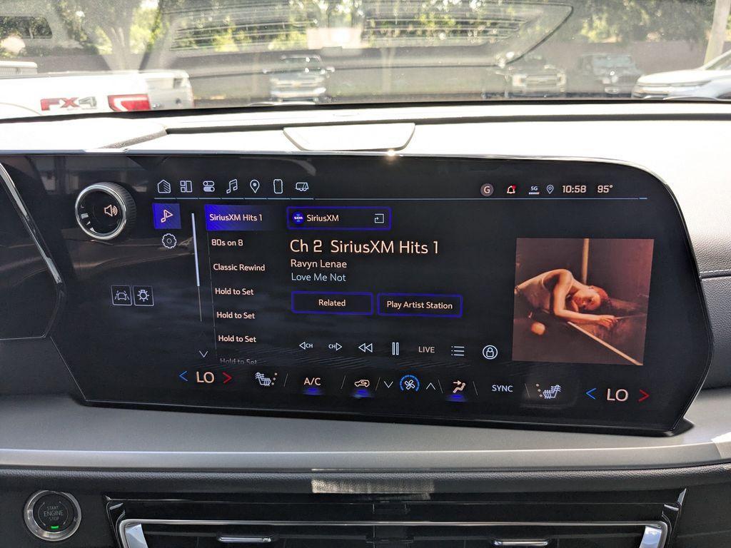 new 2025 Chevrolet Traverse car, priced at $43,130