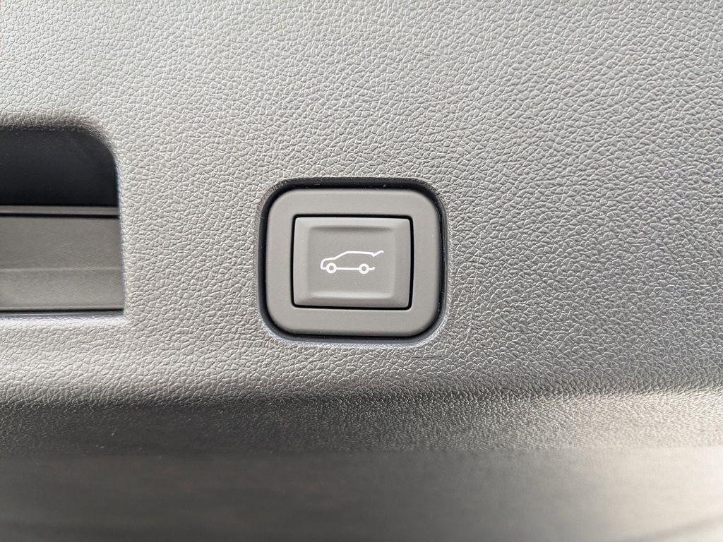 new 2025 Chevrolet Traverse car, priced at $43,130