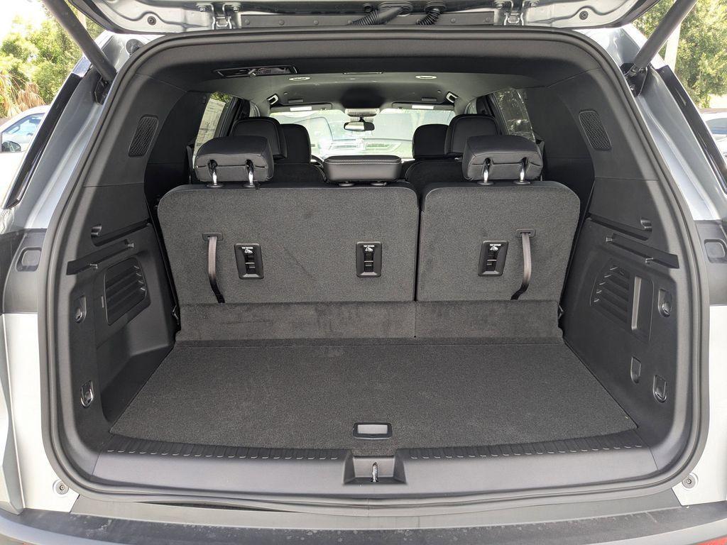 new 2025 Chevrolet Traverse car, priced at $43,130
