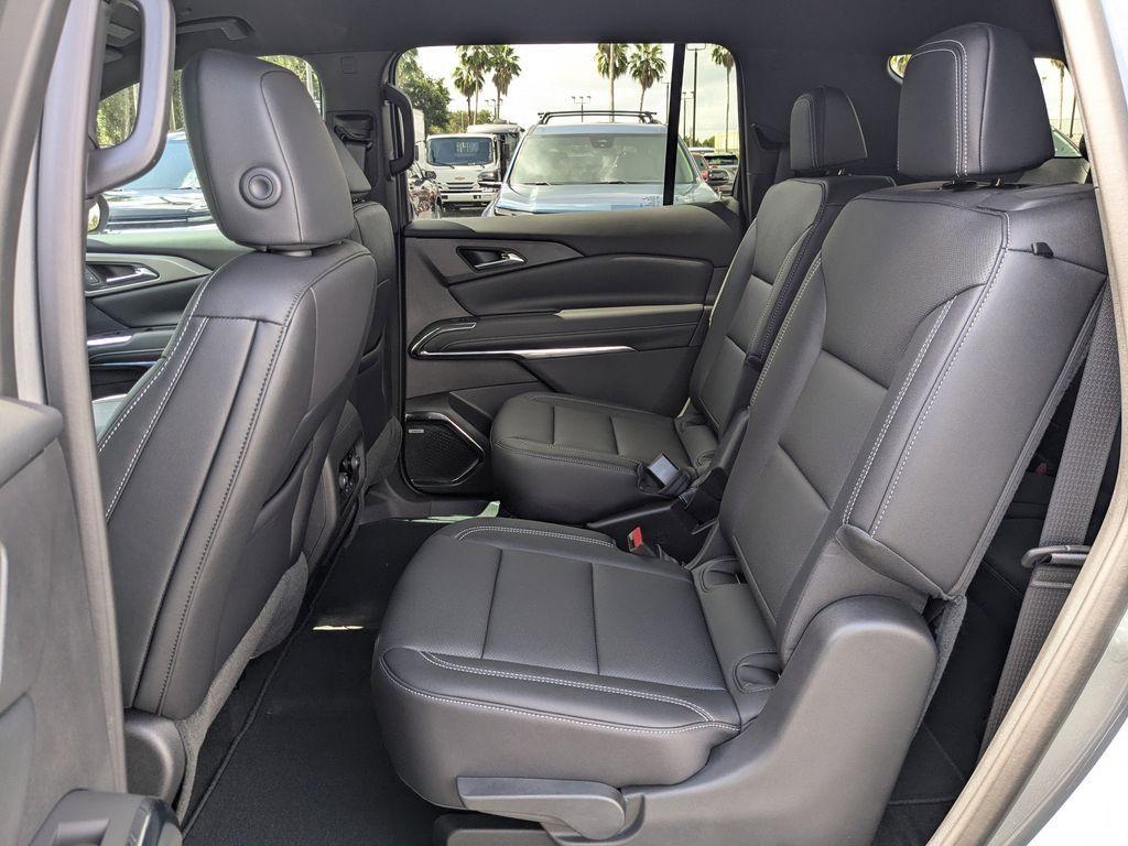 new 2025 Chevrolet Traverse car, priced at $43,130