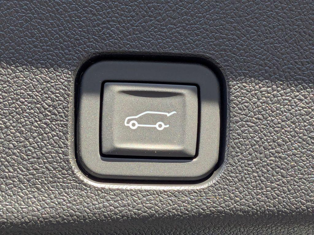 new 2026 Chevrolet Traverse car, priced at $47,690