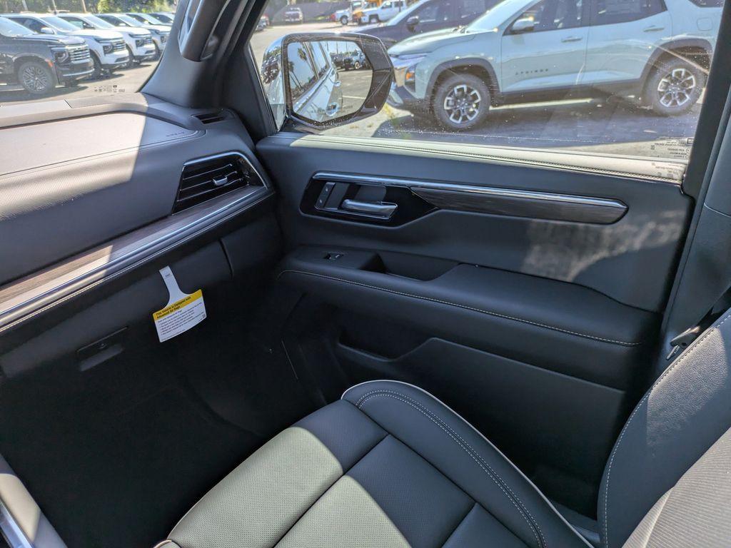 new 2025 Chevrolet Suburban car, priced at $75,195