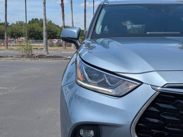 used 2022 Toyota Highlander car, priced at $39,988