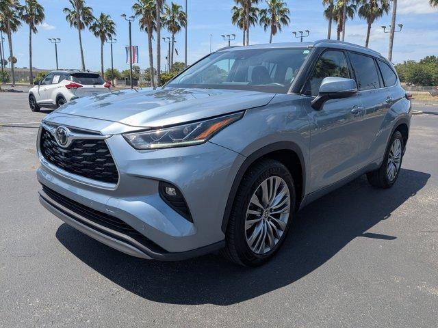 used 2022 Toyota Highlander car, priced at $39,988