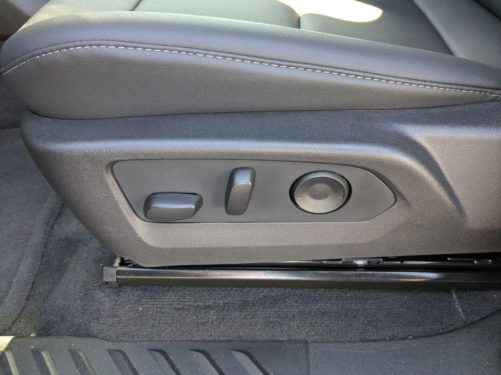 new 2025 Chevrolet Colorado car, priced at $40,130