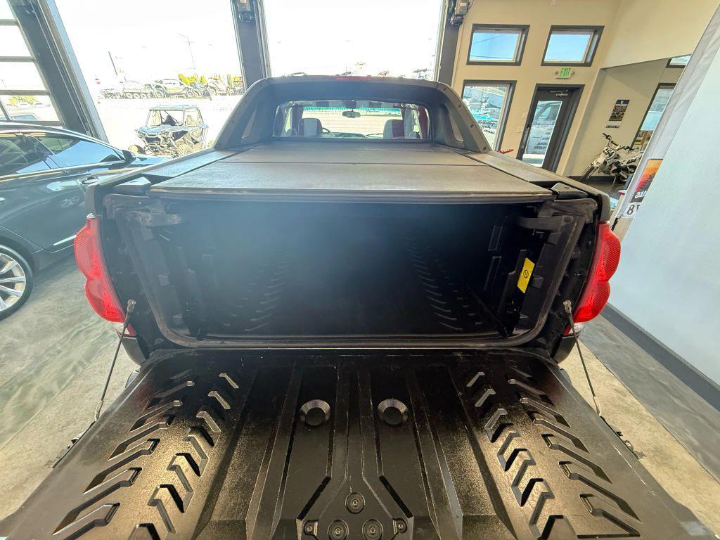 used 2005 Chevrolet Avalanche car, priced at $9,990