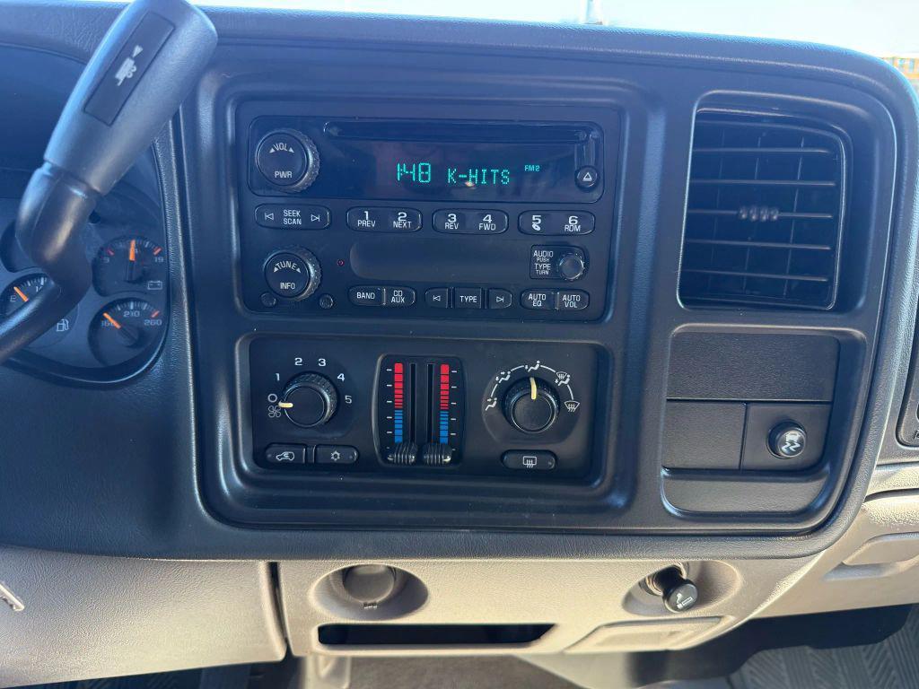 used 2005 Chevrolet Avalanche car, priced at $9,990