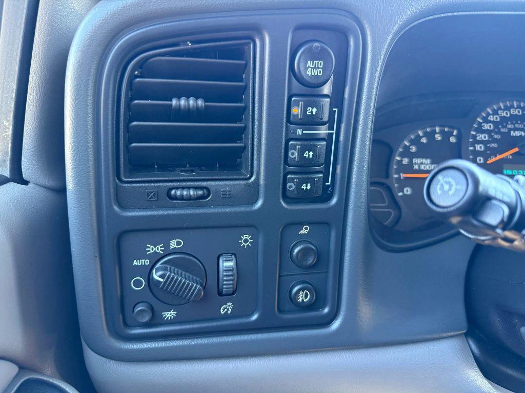 used 2005 Chevrolet Avalanche car, priced at $9,990