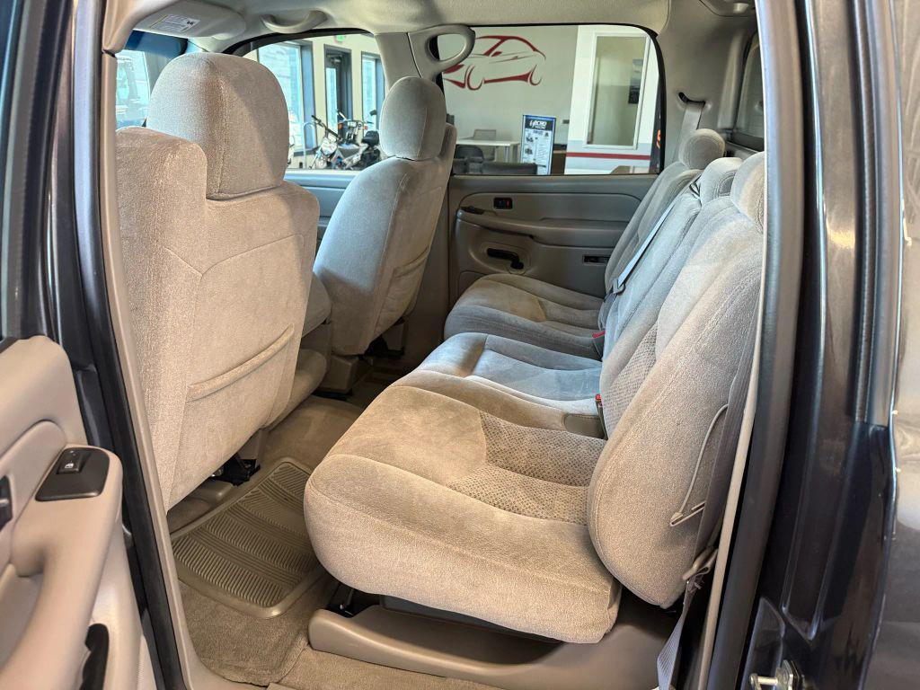 used 2005 Chevrolet Avalanche car, priced at $9,990