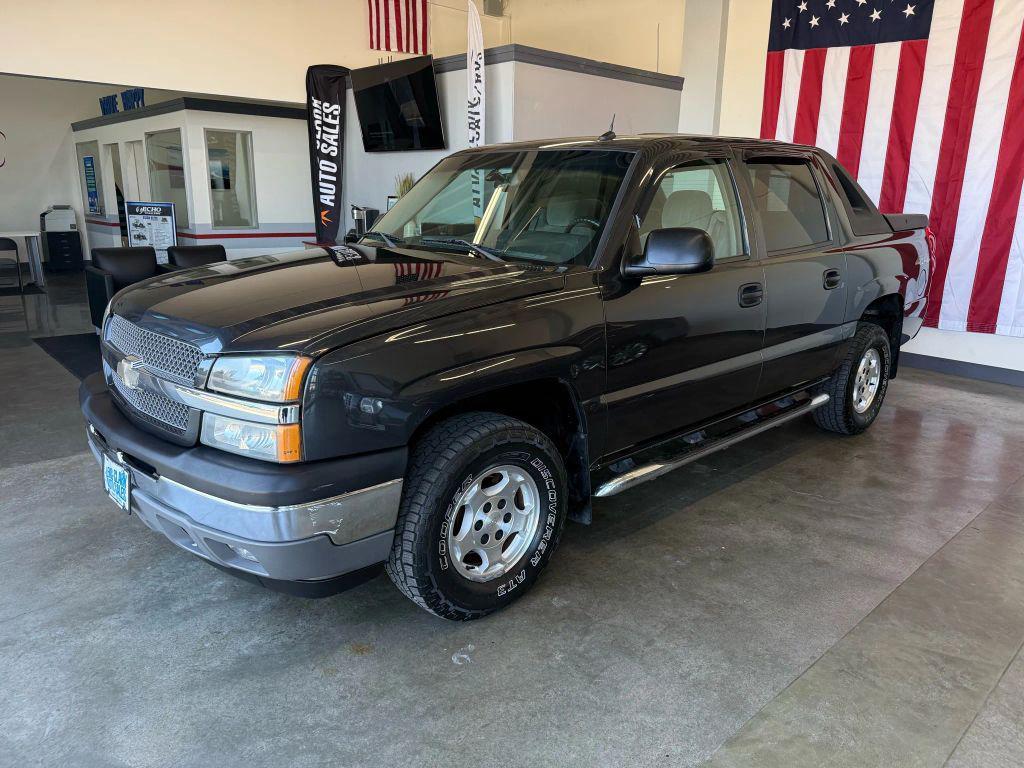 used 2005 Chevrolet Avalanche car, priced at $9,990