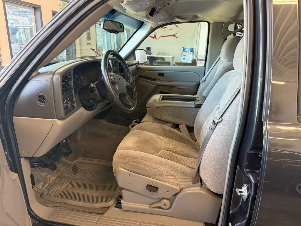 used 2005 Chevrolet Avalanche car, priced at $9,990