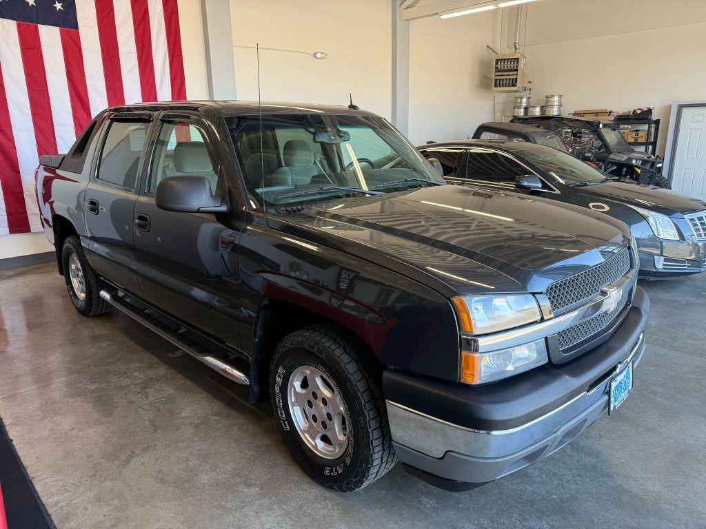 used 2005 Chevrolet Avalanche car, priced at $9,990
