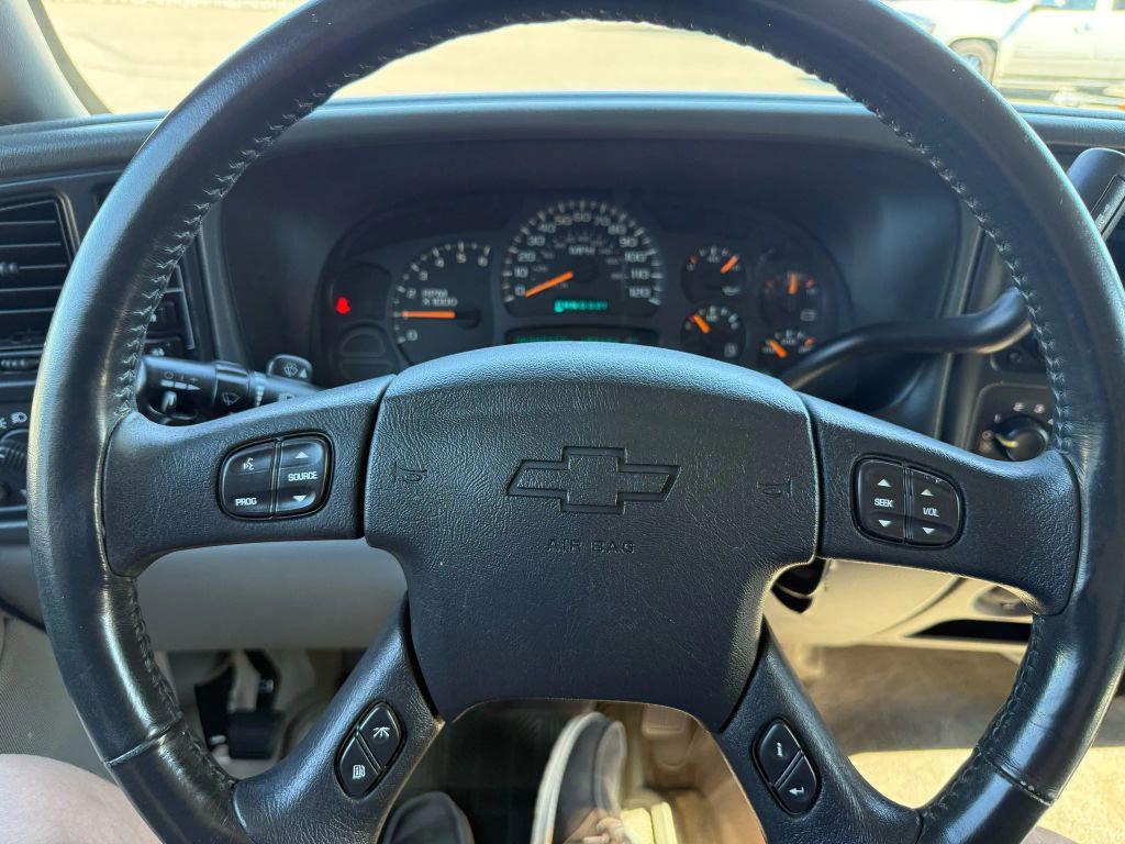 used 2005 Chevrolet Avalanche car, priced at $9,990