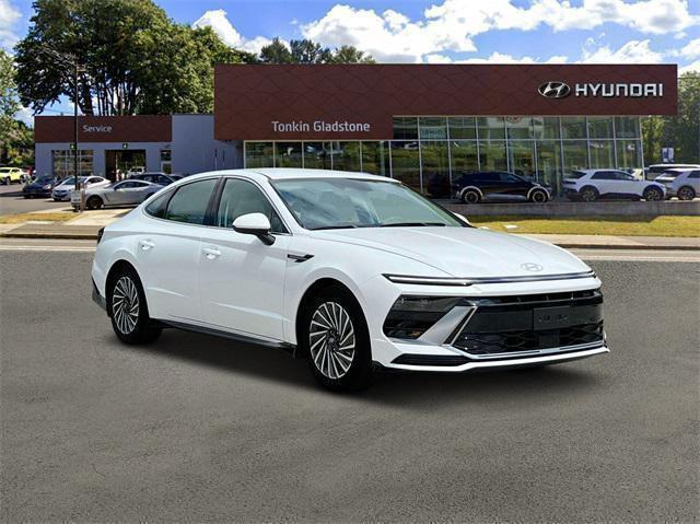 new 2025 Hyundai Sonata Hybrid car, priced at $33,150