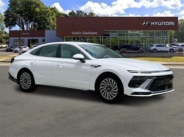 new 2025 Hyundai Sonata Hybrid car, priced at $33,150