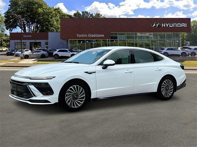 new 2025 Hyundai Sonata Hybrid car, priced at $33,150