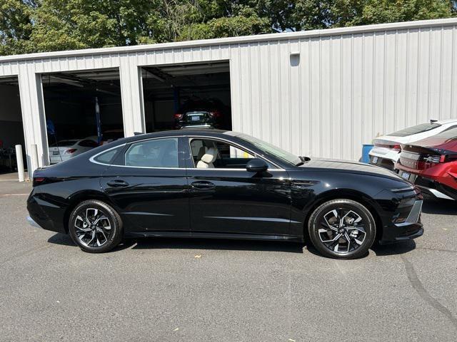 new 2024 Hyundai Sonata car, priced at $29,591