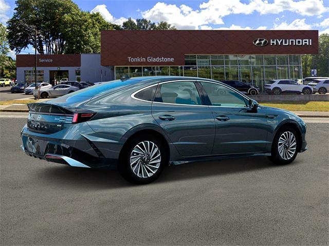 new 2025 Hyundai Sonata Hybrid car, priced at $39,090