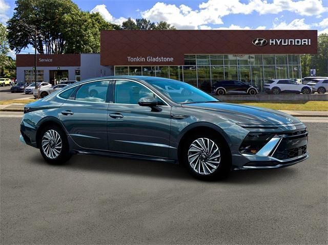 new 2025 Hyundai Sonata Hybrid car, priced at $39,090