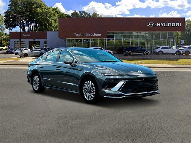 new 2025 Hyundai Sonata Hybrid car, priced at $39,090