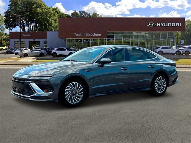 new 2025 Hyundai Sonata Hybrid car, priced at $39,090