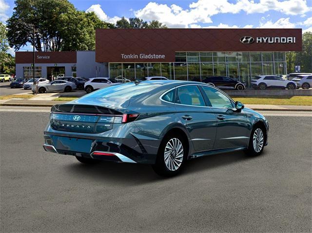 new 2025 Hyundai Sonata Hybrid car, priced at $39,090