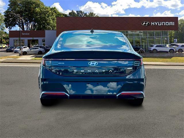 new 2025 Hyundai Sonata Hybrid car, priced at $32,690