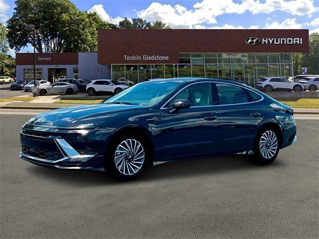 new 2025 Hyundai Sonata Hybrid car, priced at $32,690