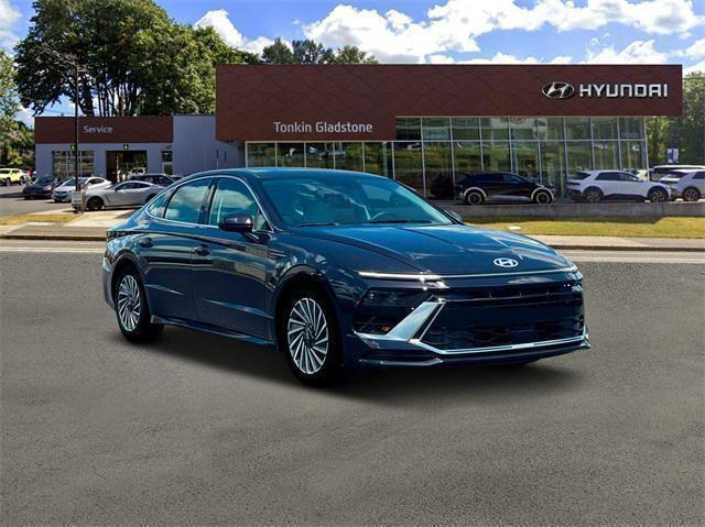 new 2025 Hyundai Sonata Hybrid car, priced at $32,690