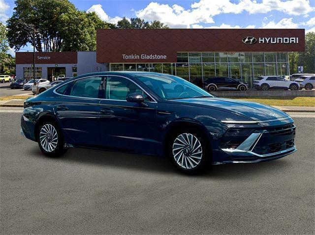 new 2025 Hyundai Sonata Hybrid car, priced at $32,690