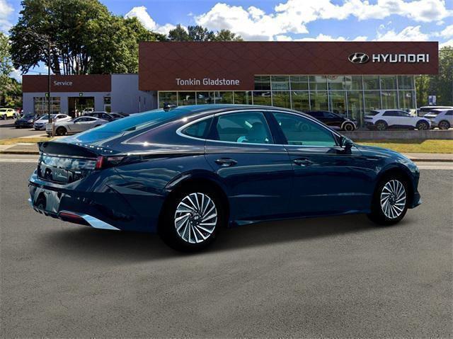 new 2025 Hyundai Sonata Hybrid car, priced at $32,690