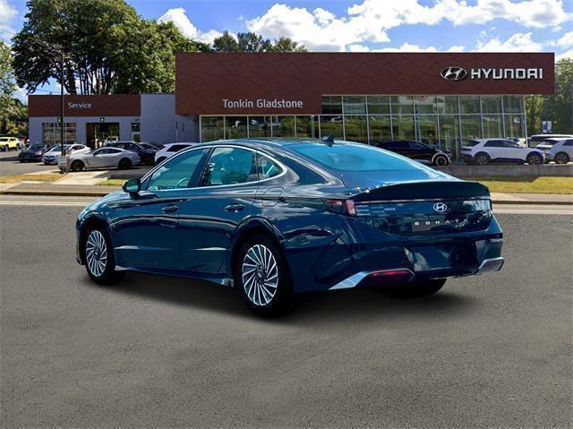 new 2025 Hyundai Sonata Hybrid car, priced at $32,690