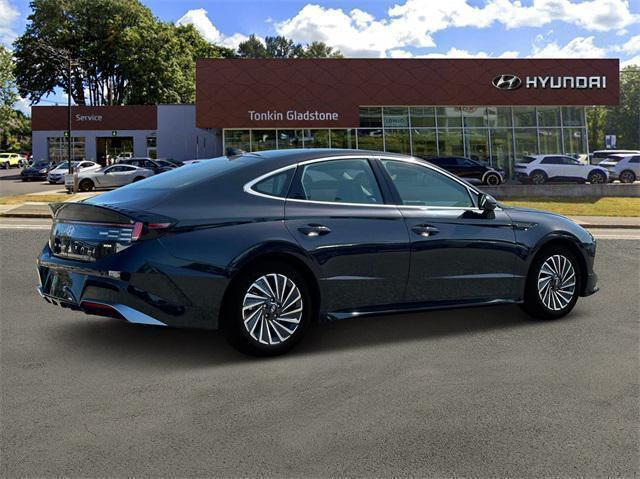 new 2025 Hyundai Sonata Hybrid car, priced at $39,090